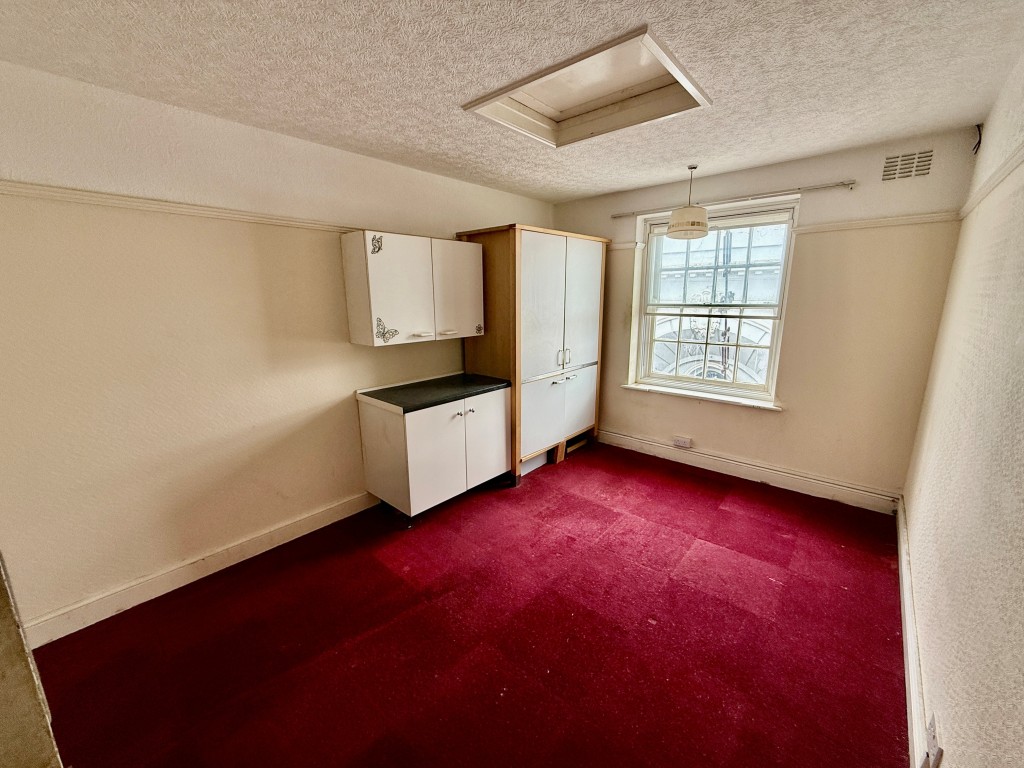 Lot: 45 - COMMERCIAL INVESTMENT WITH PLANNING FOR CONVERSION OF UPPER PARTS - Second Floor - Bedroom four